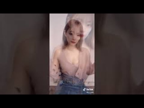 [ティックトック]おっぱいが見えそうな可愛いお姉さん/TikTok