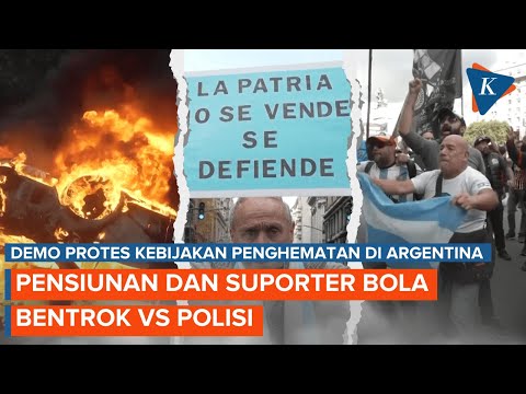 Argentina Rusuh! Pensiunan Dibantu Suporter Bola Bentrok Lawan Polisi