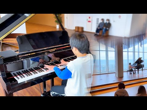 "La Campanella" on a Seaside Piano – Played by an Elementary School Student