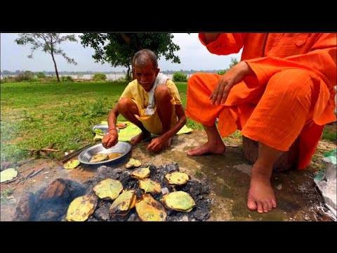 मां नर्मदा जी के तट पर बाबाजी ने आक के पत्तों के टिक्कड़ बनाएं। खाने से चर्म रोग दूर होते हैं