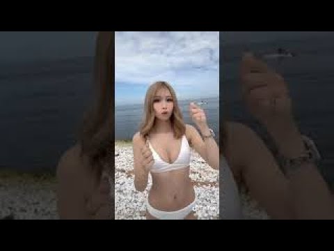 [ティックトック]色黒巨乳ちゃんが白ビキニは映える！/TikTok