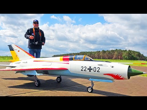 GIANT MIG-21 FISHBED / WHITE SHARK RC SCALE TURBINE MODEL FLIGHT DEMONSTRATION