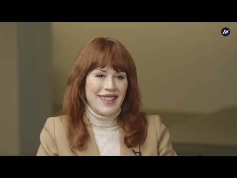 Molly Ringwald discusses the complex nature of playing Joanne Carson