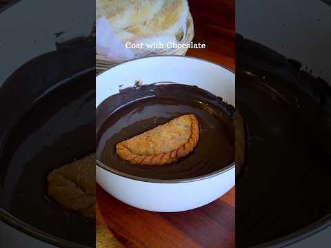 Is Holi Kuch Hatke Try Kare - Viral Dubai Kunafa Chocolate Gujiya Recipe #shorts