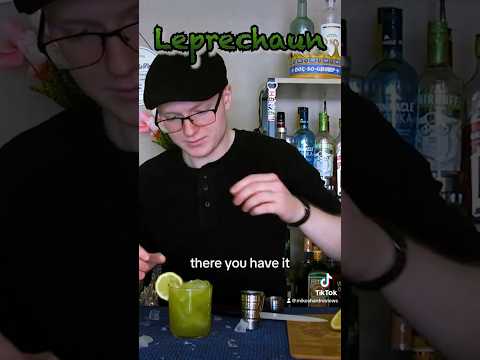 Leprechaun St Patricks Day Cocktail #cocktail #mixology #bartending #easycocktails  #stpatricksday