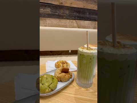 Pistachio Cloud Latte & Cookies #pistachio #montrealeats #montreal #lifeincanada #yummy