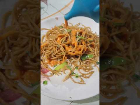 Momo's Chowmein Lover's #momos #chowmein #shorts #meghachaube @megha_chaube1