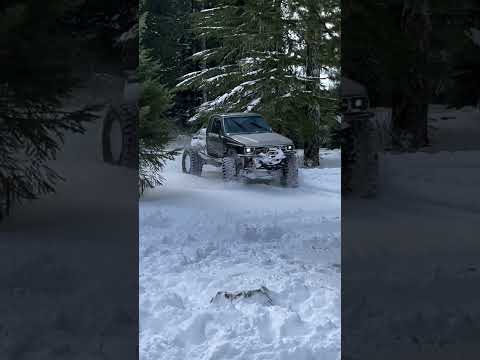 4x4 Deep Snow Crawling