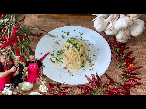 Spaghetti with Garlic and Oil with a great twist  Spaghetti Aglio e Olio Recipe .