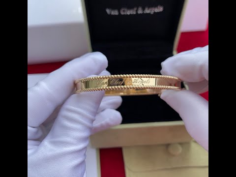 Unboxing Video | Van Cleef & Arpels Perlée Signature Bracelet, Yellow Gold