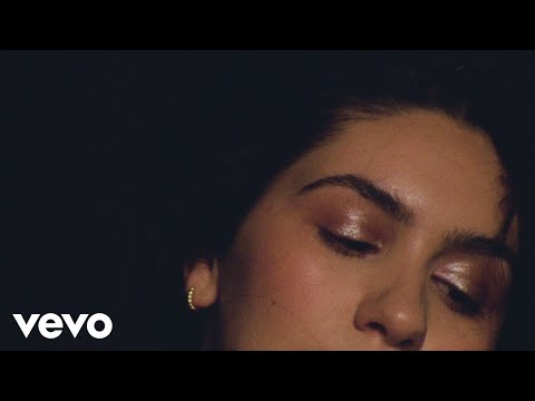 Alessia Cara - Run Run (Lyric Video)