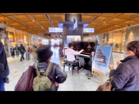 "La Campanella" on a Station Piano – Played by an Elementary School Student