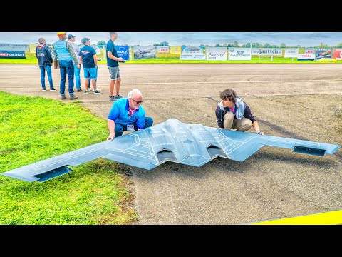 LARGEST B-2 SPIRIT STEALTH BOMBER RC TURBINE JET MODEL