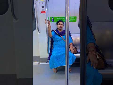 Delhi Metro #shots #traveltips #delhimetro #delhi #youtuber #metro #traveling #redfort #recipevideo