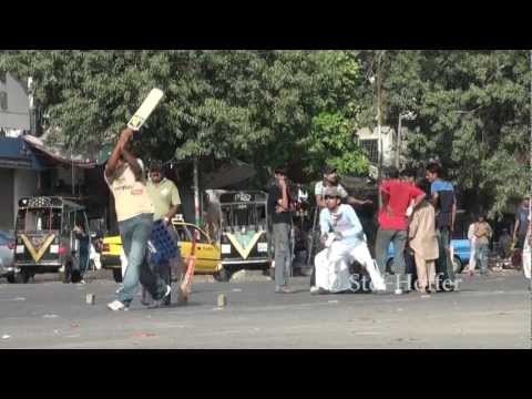 Street cricket in Karachi - Pakistan