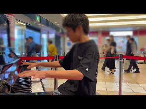 Street Piano Performance of BUMP OF CHICKEN's "Tentai Kansoku" in Their Hometown (Chiba)