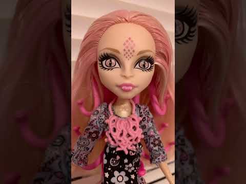 Doll hair Viperine #doll #monsterhigh #dollhair #hairrepair #transformation #dollspa #viper #pink