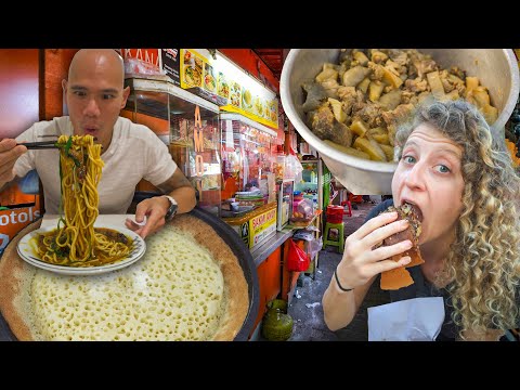 CHINATOWN Indonesian Street Food Tour, Glodok Jakarta Indonesia - TURTLE SOUP + GADO GADO & MARTABAK