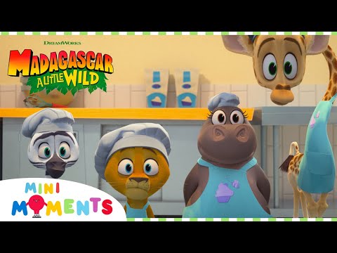 Baking a GIANT Cupcake!! 🧁 | Madagascar: A Little Wild | Mini Moments