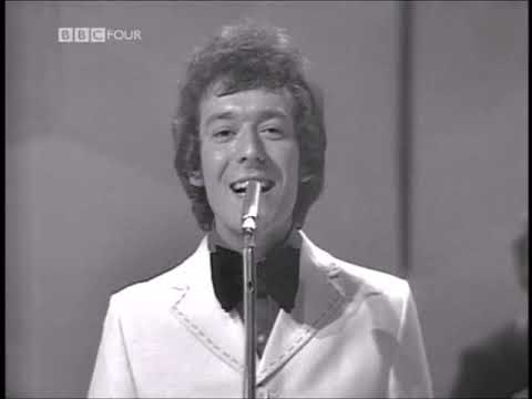 "THE HOLLIES" sing "BOB DYLAN" (Just Like a Woman, Mighty Quin, Blowin in the Wind)