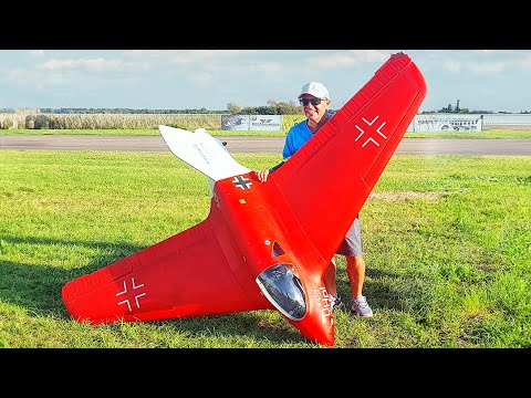 AMAZING ROCKET! GIANT ME163 KOMET RC TURBINE JET FLIGHT DEMONSTRATION