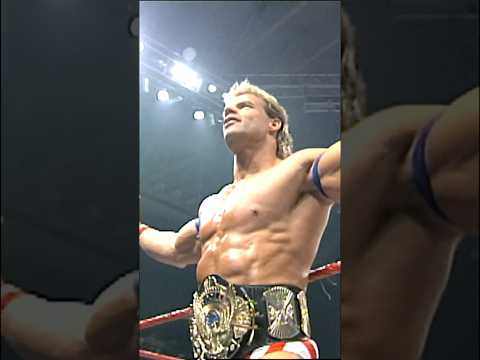 Yes, that's Lex Luger wearing the WWE Title into the ring