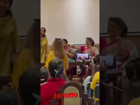 Taare dhoora peyian || Meetkaur || jammu dogri folk song || live || Amarsingh club jammu