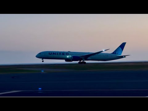 United Boeing 787-10 Departing Honolulu - (Testing new iPhone 16 Pro Max in Low Light)