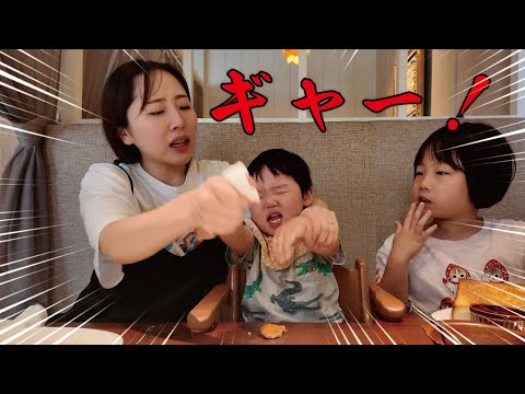 イヤイヤ期に入った息子と外食の様子