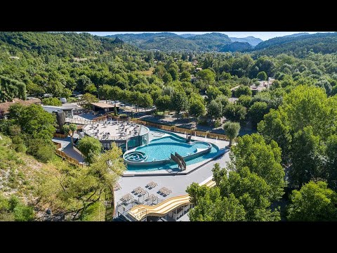 Swimming pool and waterslides in the aquatic area at the Domaine du Verdon campsite