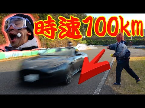 【神技映像】100km/hの車に乗ってマシュマロキャッチチャレンジ！！！